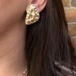 Brinco Dourado Triangular Orgânico - Imagem 2