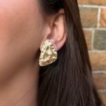 Brinco Dourado Triangular Orgânico