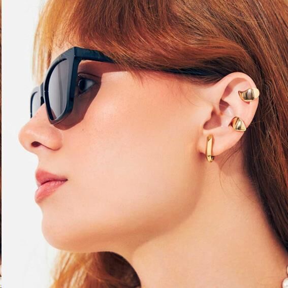 15329795602-62c7af57-cff0-4106-9db3-ae201e7a40a3-299212606000-02.jpg Piercing de Encaixe Semijoia Curvo Liso - Banho de Ouro 18k 15X9X12mm - Imagem 1